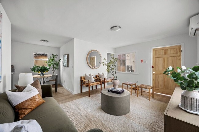 Building Photo - 1510 W 52nd St Unit 1510