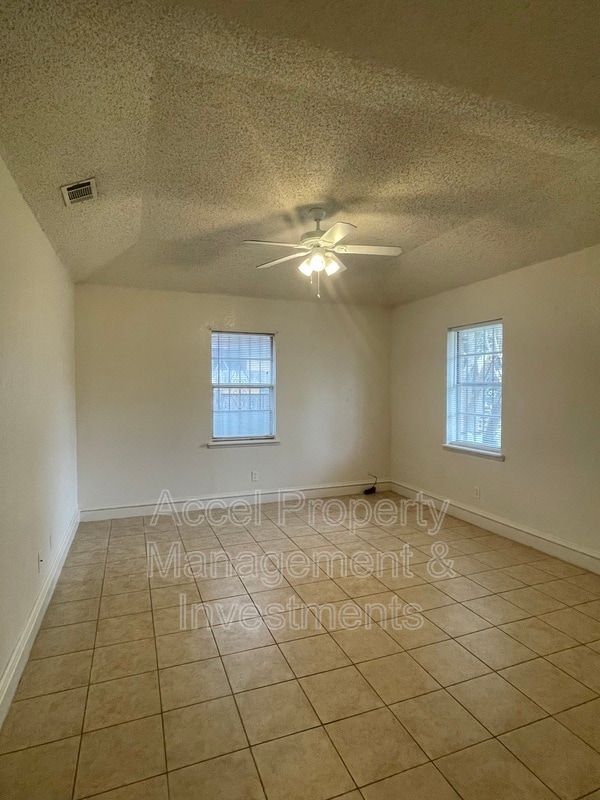 Photo - 806 W 26th St