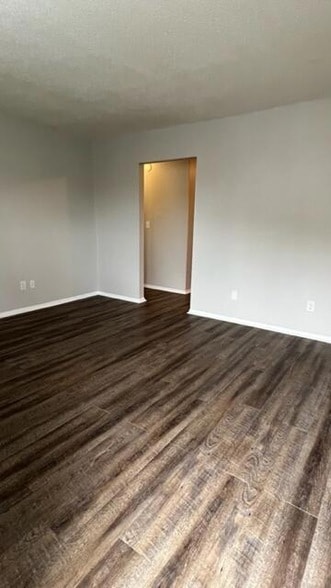 Photo - 210 Hendricks Blvd