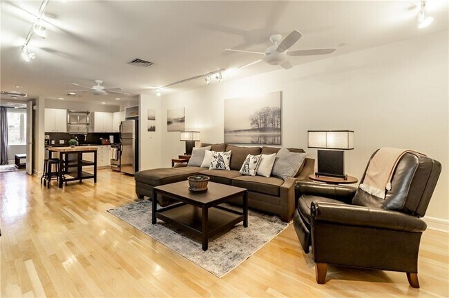 Photo - 901 W 9th St Unit 315