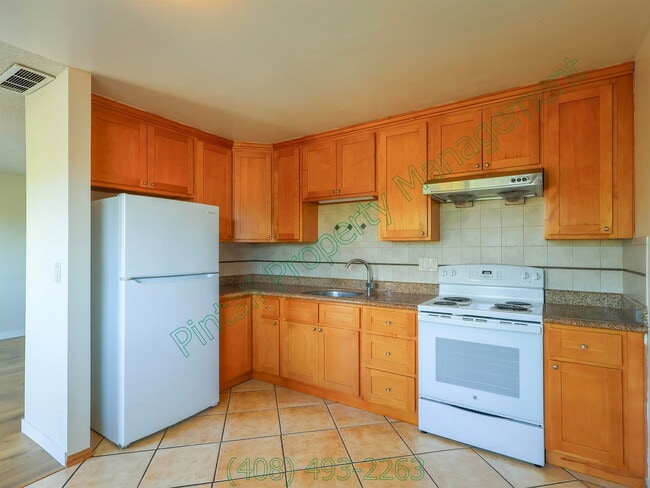 Photo - 978 Westlynn Way Unit 3