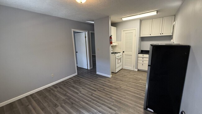 Photo - 1020 W 6th St Unit 1