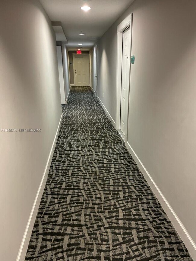 Photo - 170 SE 14th St Unidad 1904