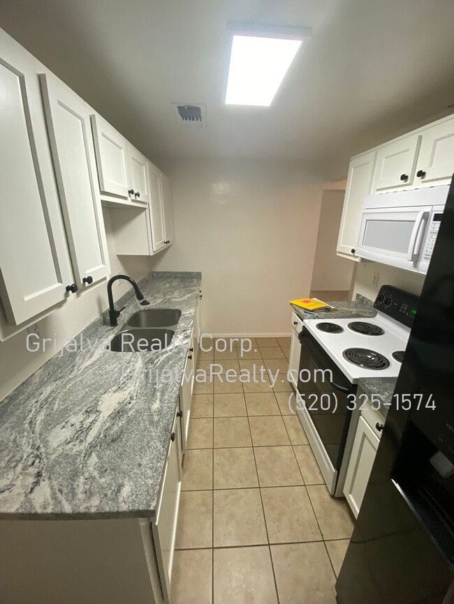 Photo - 1415 E Elm St Unit 01