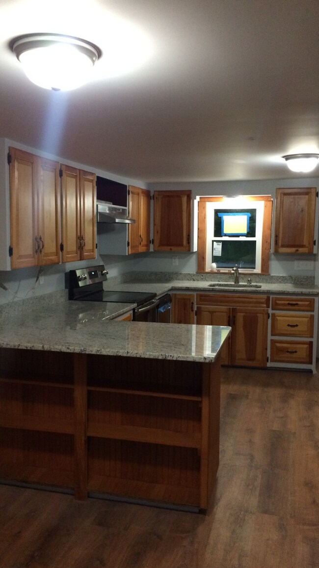 8 Thompson Ave Unit Apartment for rent Putnam, CT