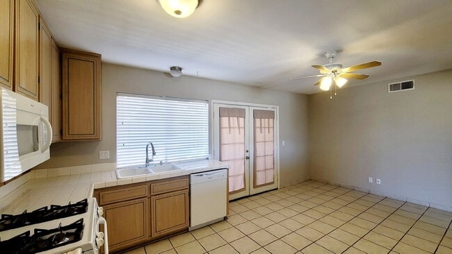 Photo - 7123 Clearwater Ave