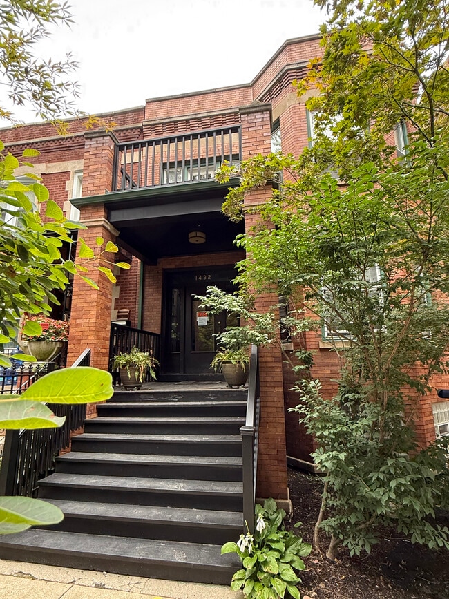 Building Photo - 1432 W Edgewater Ave Rental