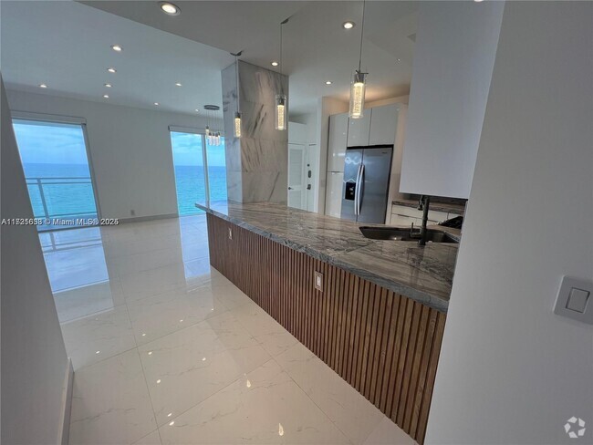 Building Photo - 2030 S Ocean Dr Unit 2221 Rental