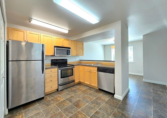 Photo - 2 Bedroom Condo Available in Kenmore - $50...