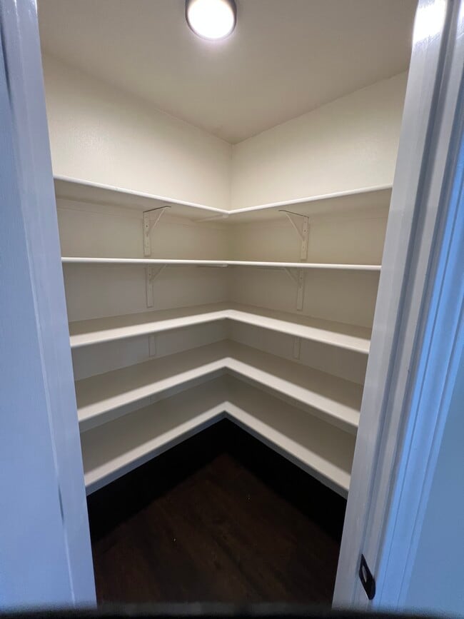 Photo - 173 E Moskee St