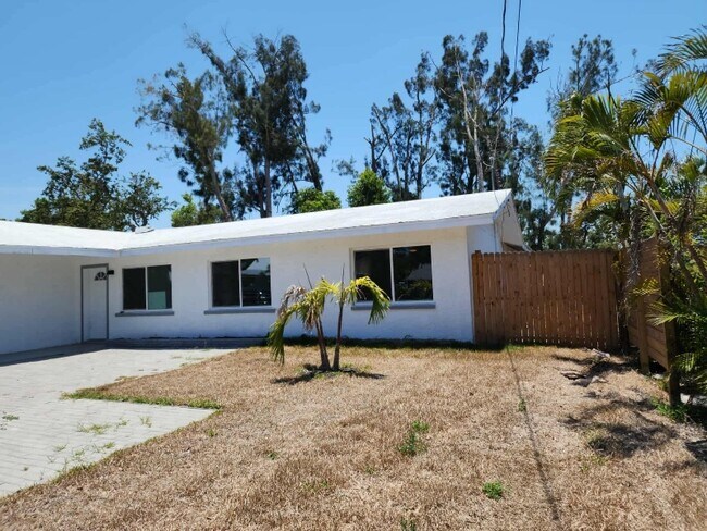 Building Photo - 3107 37th Ave W Rental