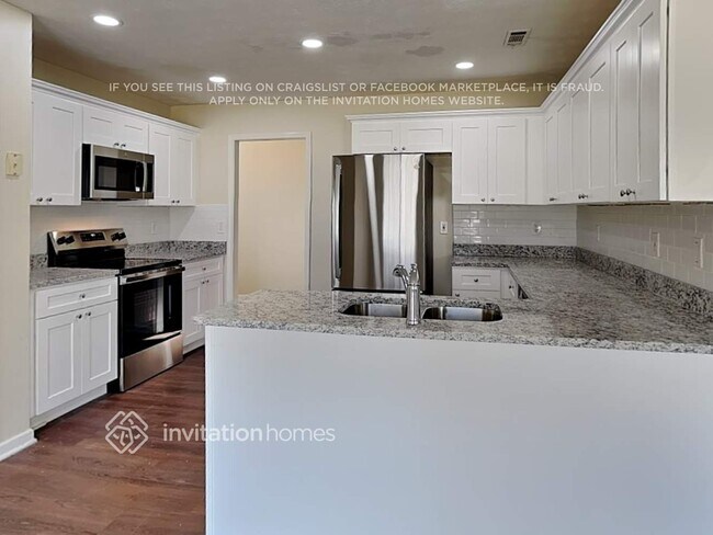 Photo - 1530 Devonshire Way