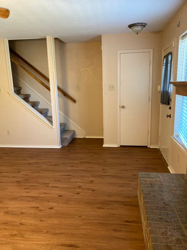 Living room - 505 Pecan Acres Ct Unit 505 Pecan Acres Court