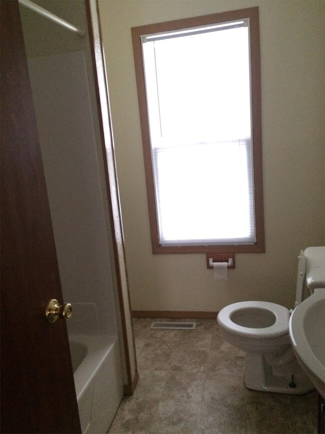 Photo - 205 Maplewood St