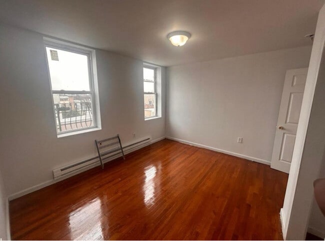 Building Photo - 2703 Central Ave Unit APT E2
