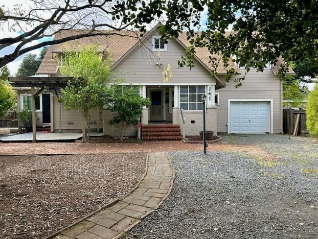 Photo - 741 North St