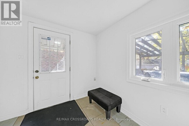 Photo - 111 Elgin St W