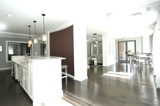 Lounge - 333 Central