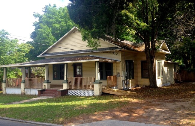 Building Photo - Beautiful Historic Dade City 4BR/3BA Home ...