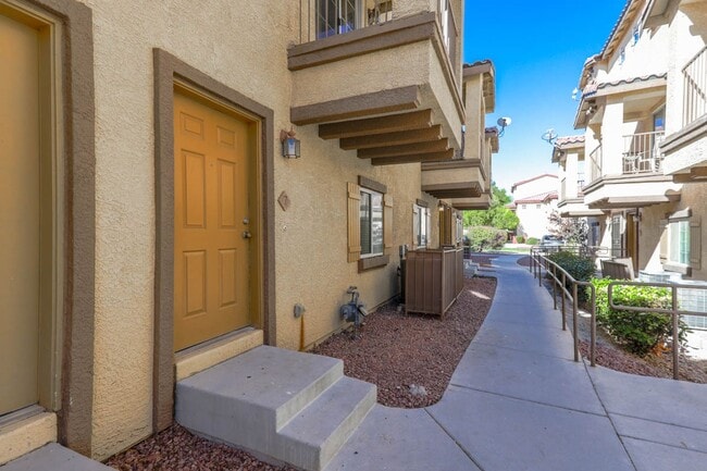Photo - 4 Bed and 4 Bath Townhome In Gated North L...