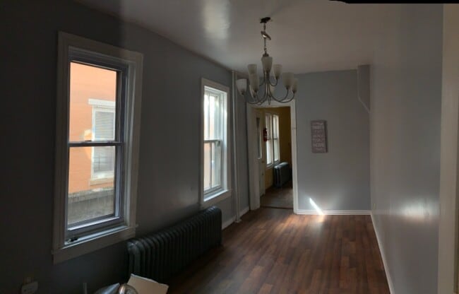 Photo - 1249 Greenwich St