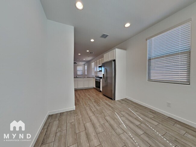 Photo - 438 E Diamond Dr