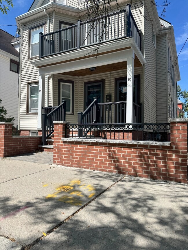 Building Photo - 38 Willow Ave Unit NA