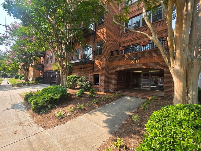 Building Photo - "Charming 2-Bed, 2-Bath Spacious Retreat in Norfolk - 1,500 Sq Ft of Modern Comfort!"