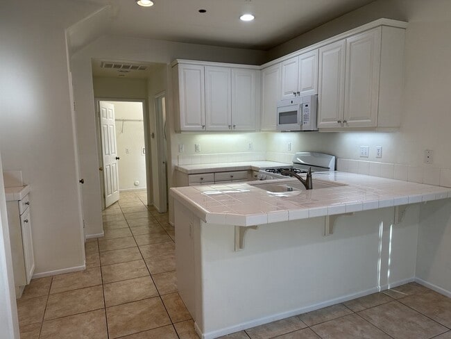 "Charming 3-Bedroom Riverside Retreat with 2.5 Baths – 1598 Sq Ft of Comfort on Winterberry Drive!"