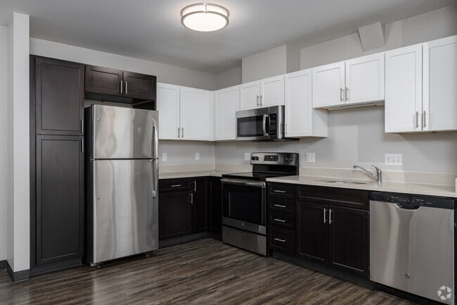 2BR, 1.5BA - 890SF - Kitchen
