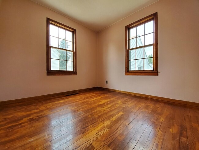 Photo - 1421 3rd St NE