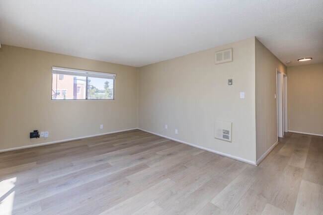 Photo - 345 MacArthur