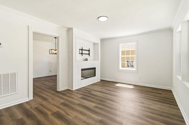 Photo - 4 Bedroom For Rent/ Fully Furnished Student Housing/Travel Nurse Packages available.