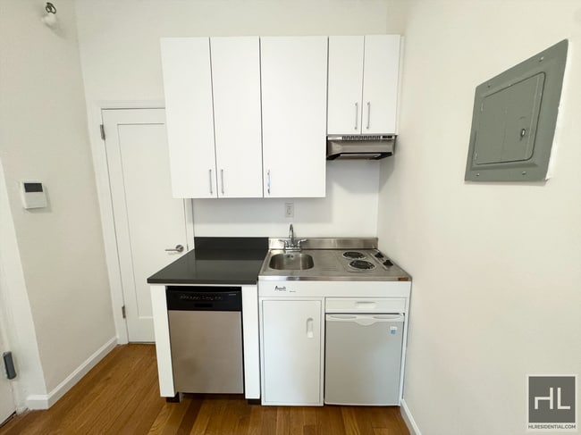 Building Photo - WEST 11 STREET Rental