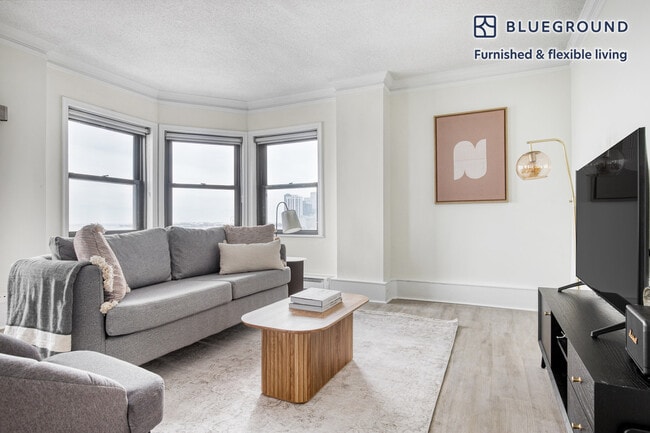 Building Photo - 1400 N Lake Shore Dr Rental