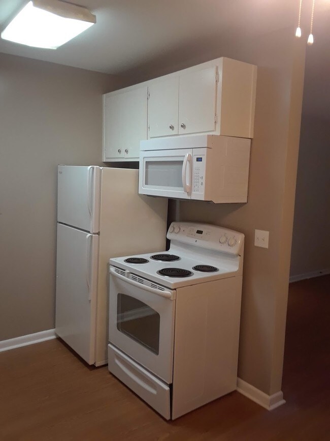 Kitchen - 2601 Hillsboro Pike Unit G-15