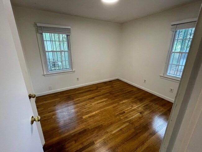 Photo - 1211 Robinwood Rd