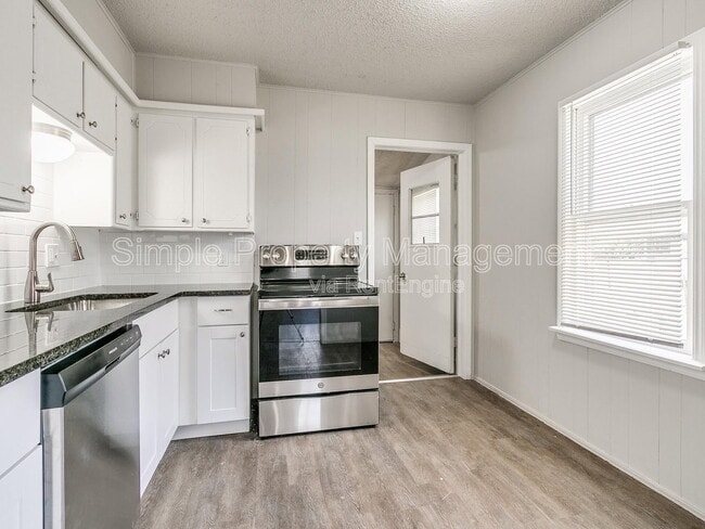 Photo - 4007 N Rockwell Ave