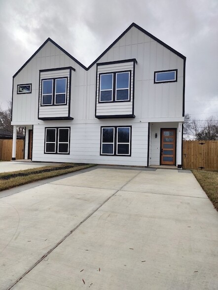 Building Photo - 5228 Dewberry St Rental