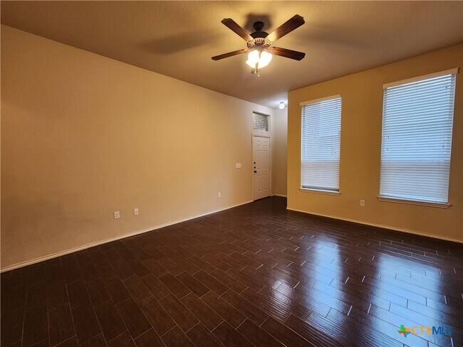 Photo - 622 Creekside Cir