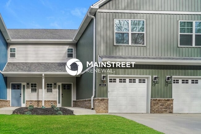 Building Photo - 3 Bedroom Pet-Friendly Home in Jeffersonville, IN with Main Street Renewal