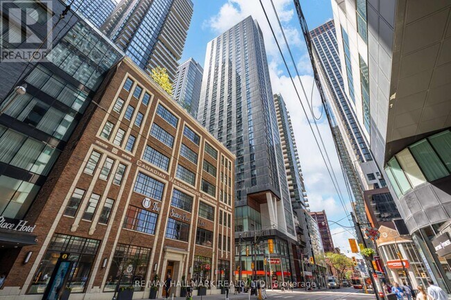 Photo - 357 King St W Unit 906