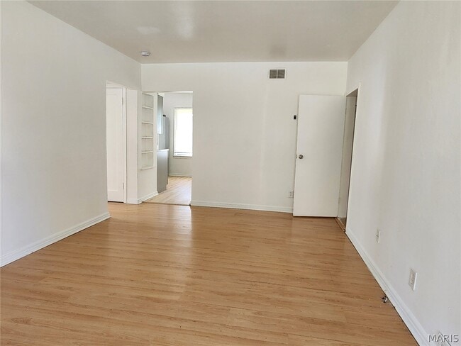 Photo - 132 Deane Ct