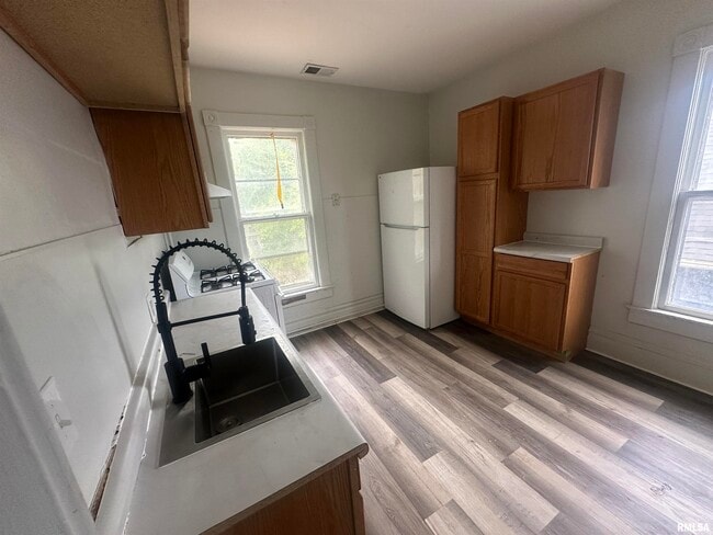 Photo - 723 W Armstrong Ave