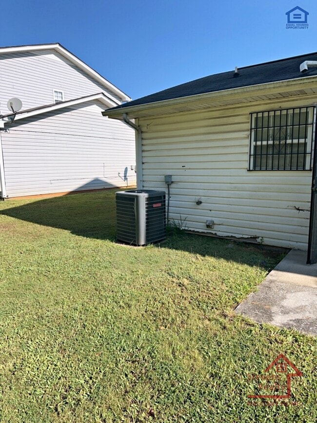 Photo - 3947 Webb Oaks Ct