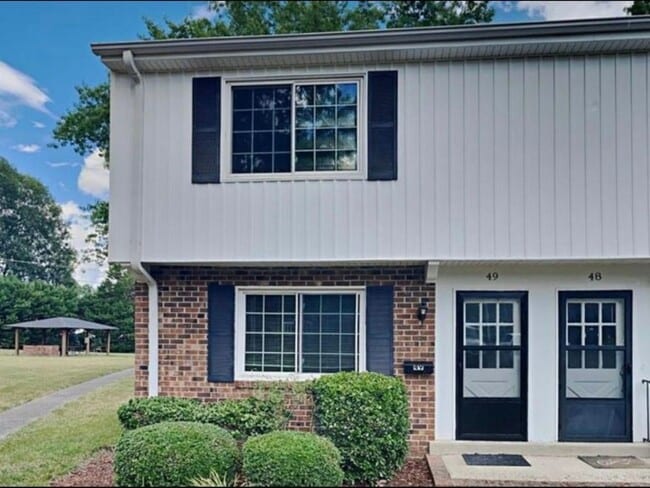 Building Photo - 1002 Willow Dr Rental