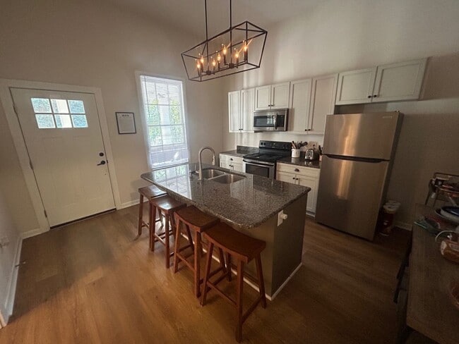 Photo - 827 Silver St