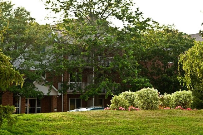 Photo - 175 Wellington St S