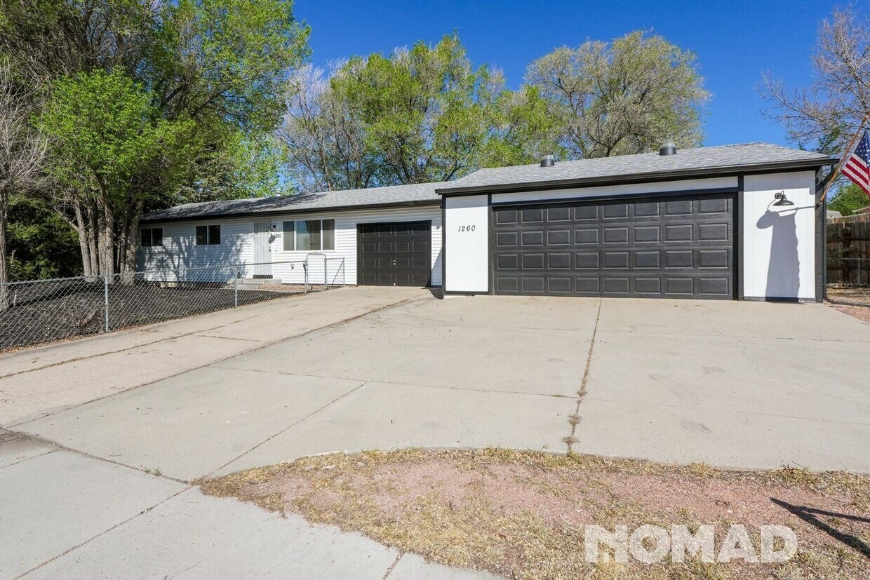 Spacious 4BR House in Colorado Springs - Spacious 4BR House in Colorado Springs