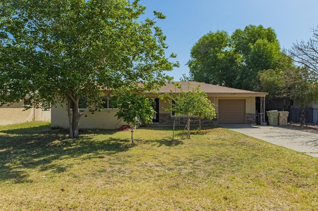 Photo - 7733 N 60th Ave